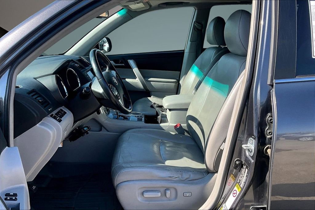 Used 2012 Toyota Highlander SE w/ Tow Pkg image 21