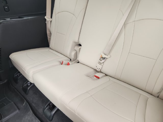 Used 2024 Buick Enclave Essence w/ Experience Buick Package AWD/4WD image 32