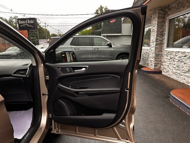 Used 2020 Ford Edge Titanium w/ Equipment Group 301A FWD image 13