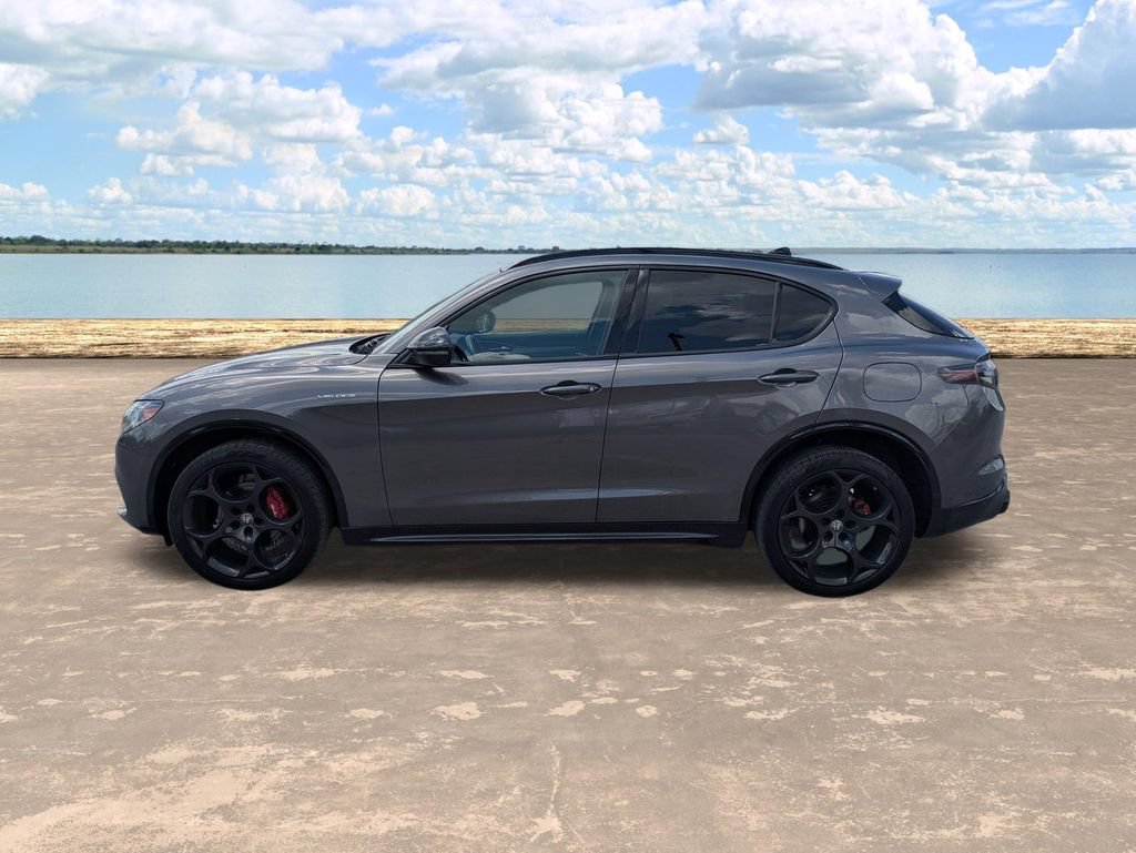 Used 2024 Alfa Romeo Stelvio Veloce AWD/4WD image 4