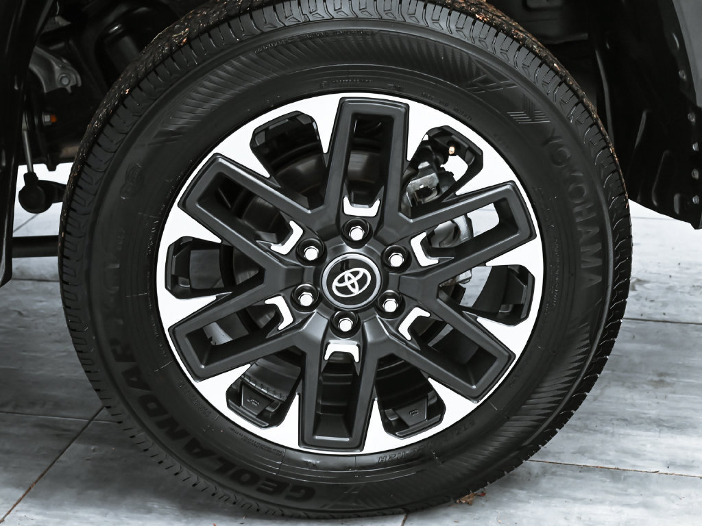 Used 2026 Toyota Tundra Limited w/ Power Package AWD/4WD image 8