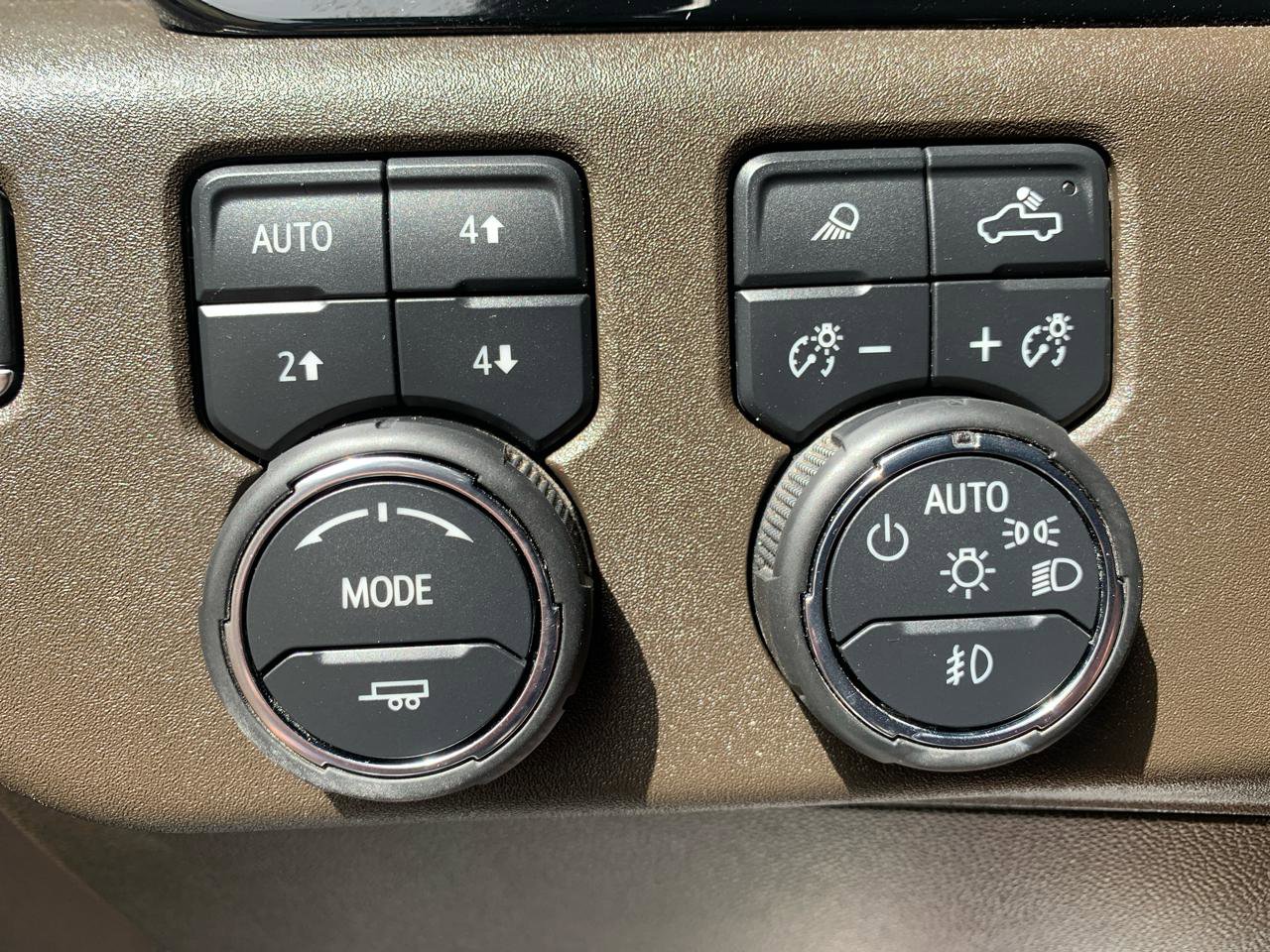 Used 2025 Chevrolet Silverado 2500 LTZ w/ LTZ Convenience Package image 26