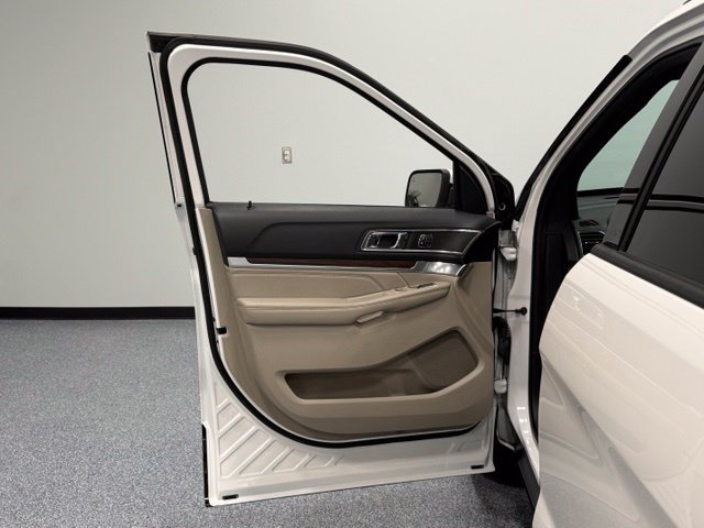 Used 2018 Ford Explorer Limited w/ Equipment Group 301A FWD image 9