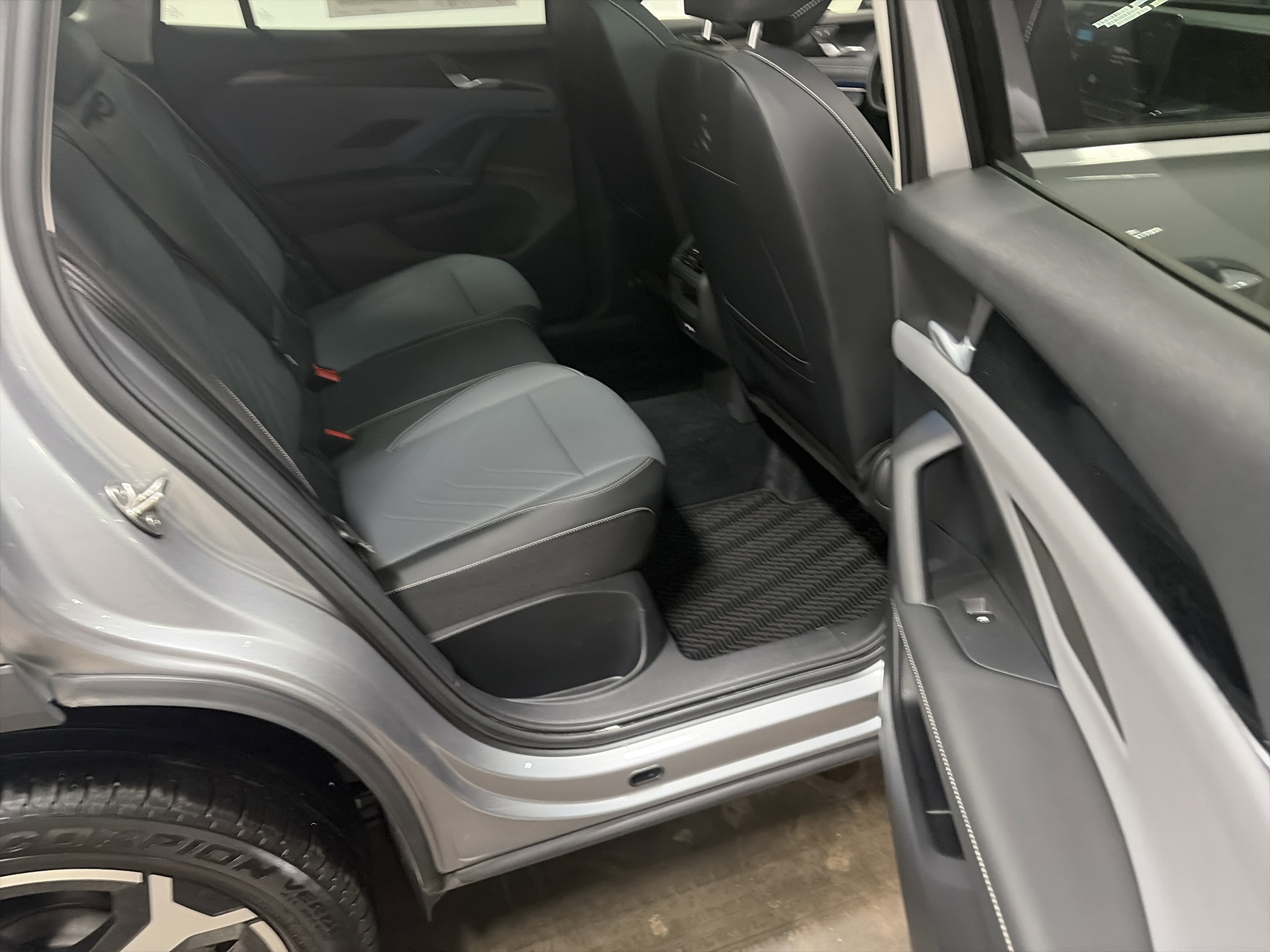 Certified 2025 Volkswagen Tiguan SE image 31