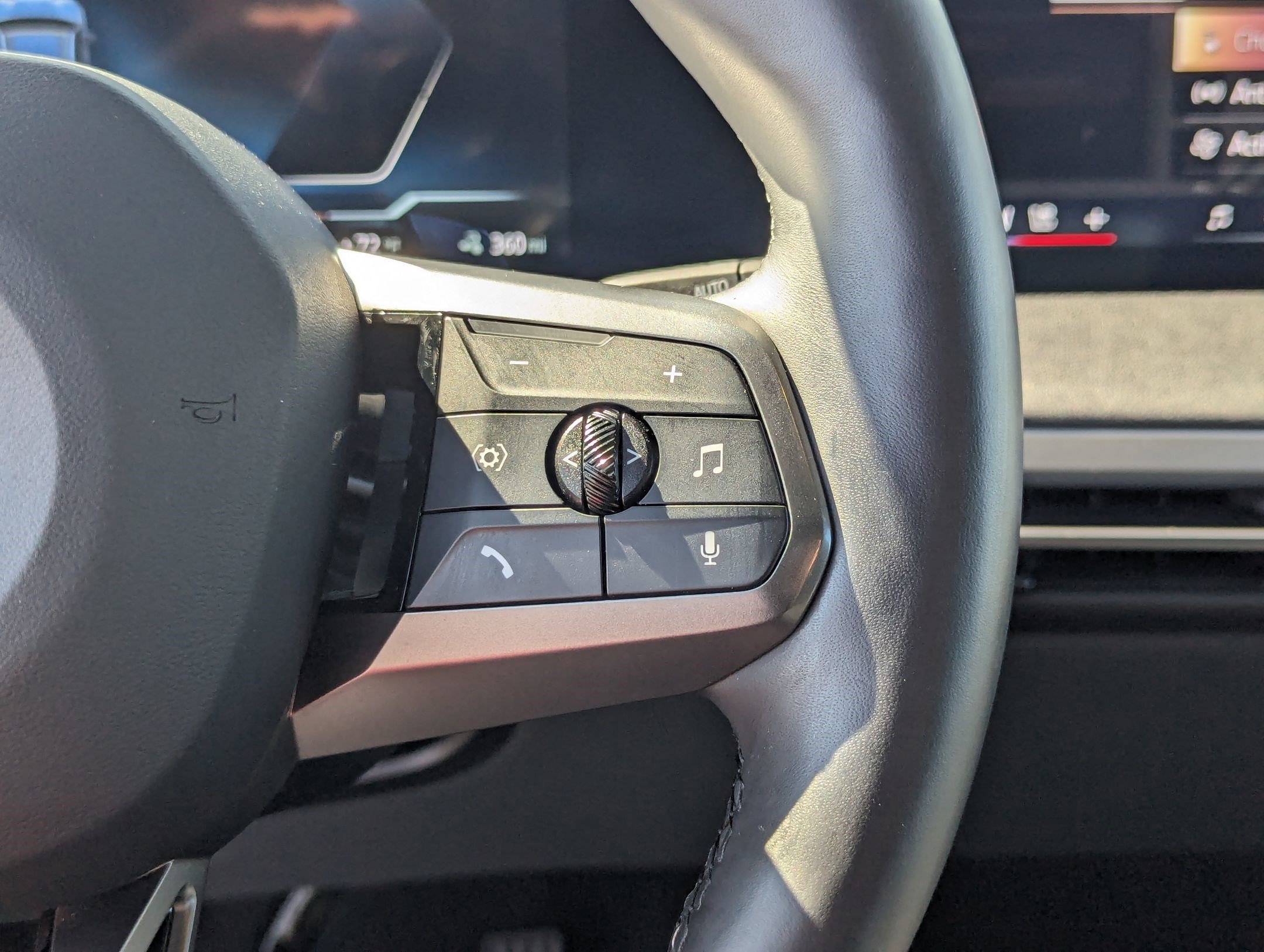 Used 2025 BMW iX xDrive50 w/ Premium Package image 20