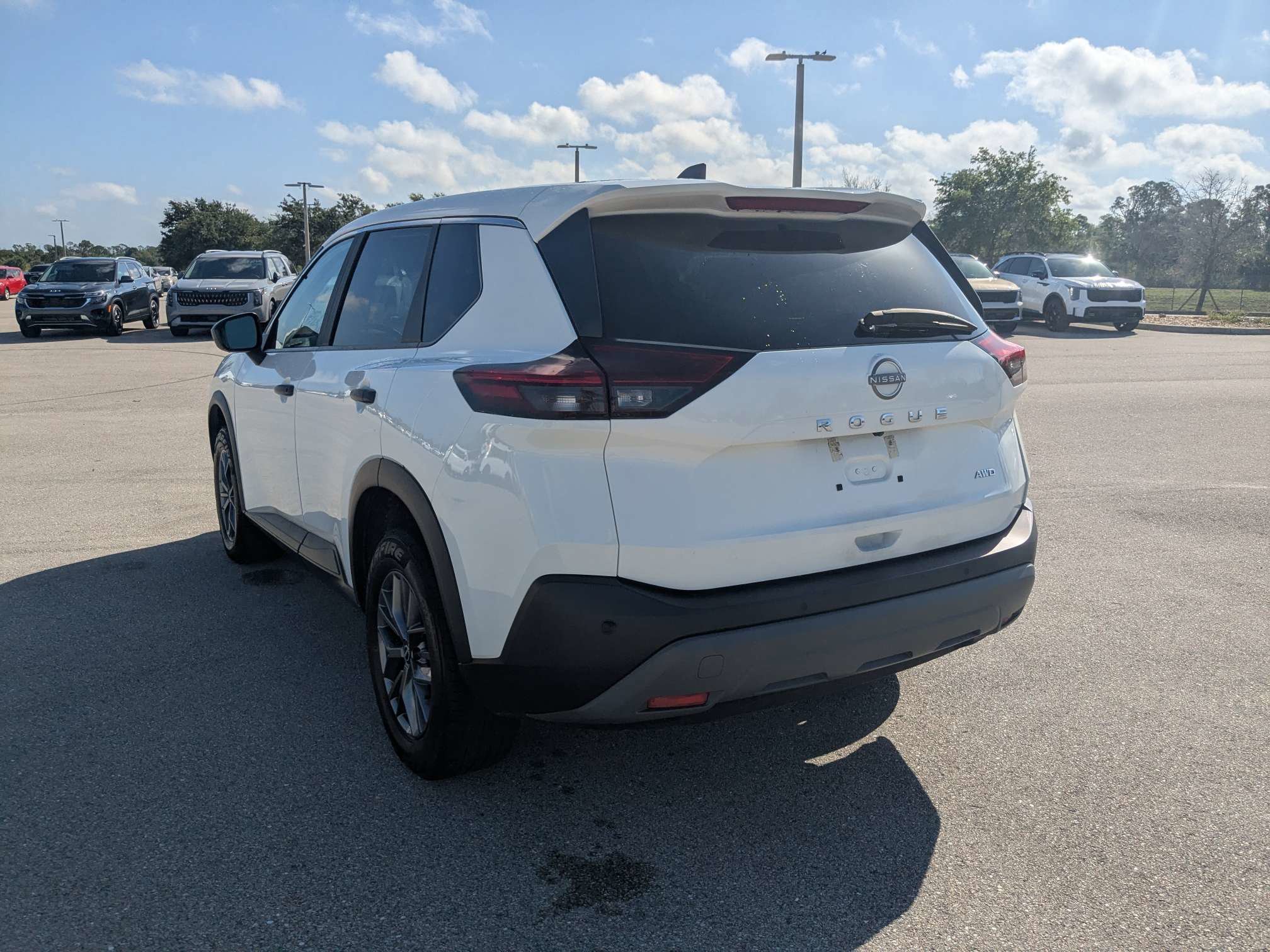 Used 2023 Nissan Rogue S AWD/4WD image 7