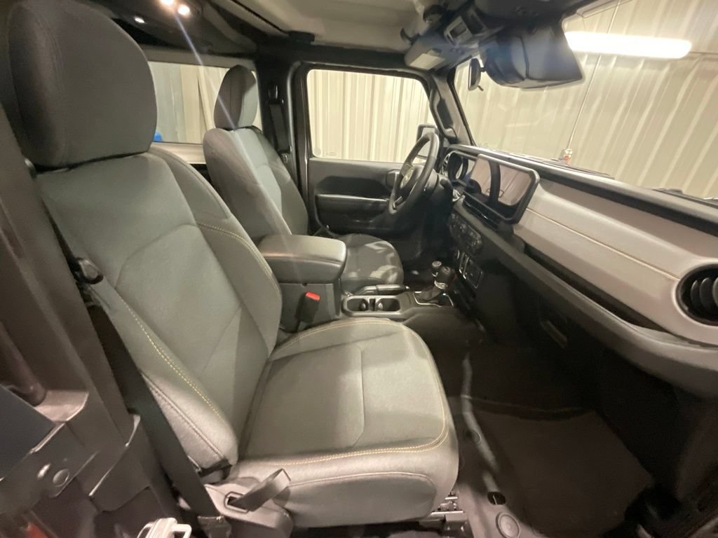 Used 2025 Jeep Wrangler Sport AWD/4WD image 11