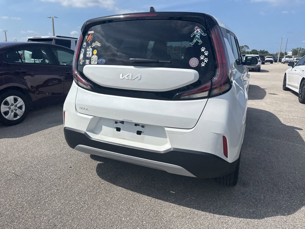 Used 2024 Kia Soul LX image 3