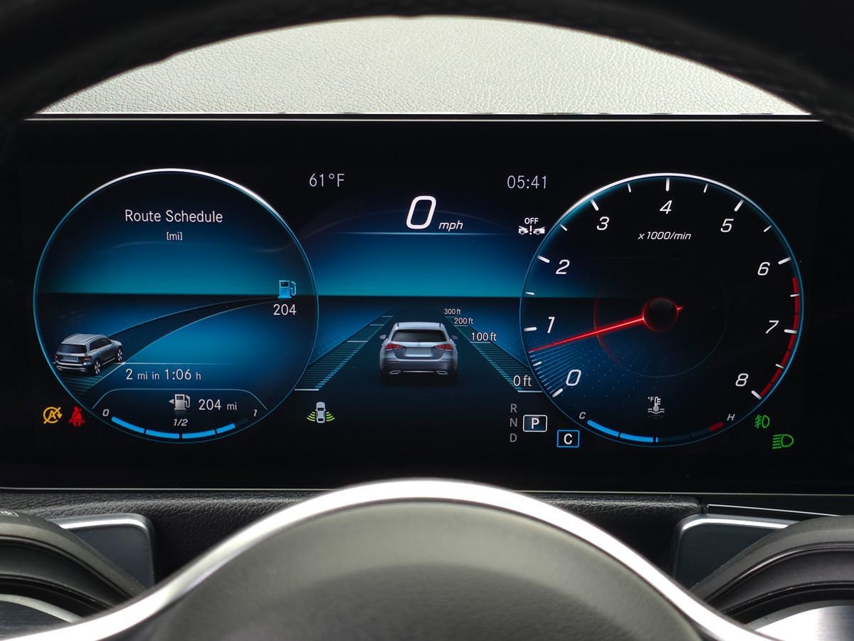 Used 2023 Mercedes-Benz GLB 250 4MATIC w/ Premium Package image 37