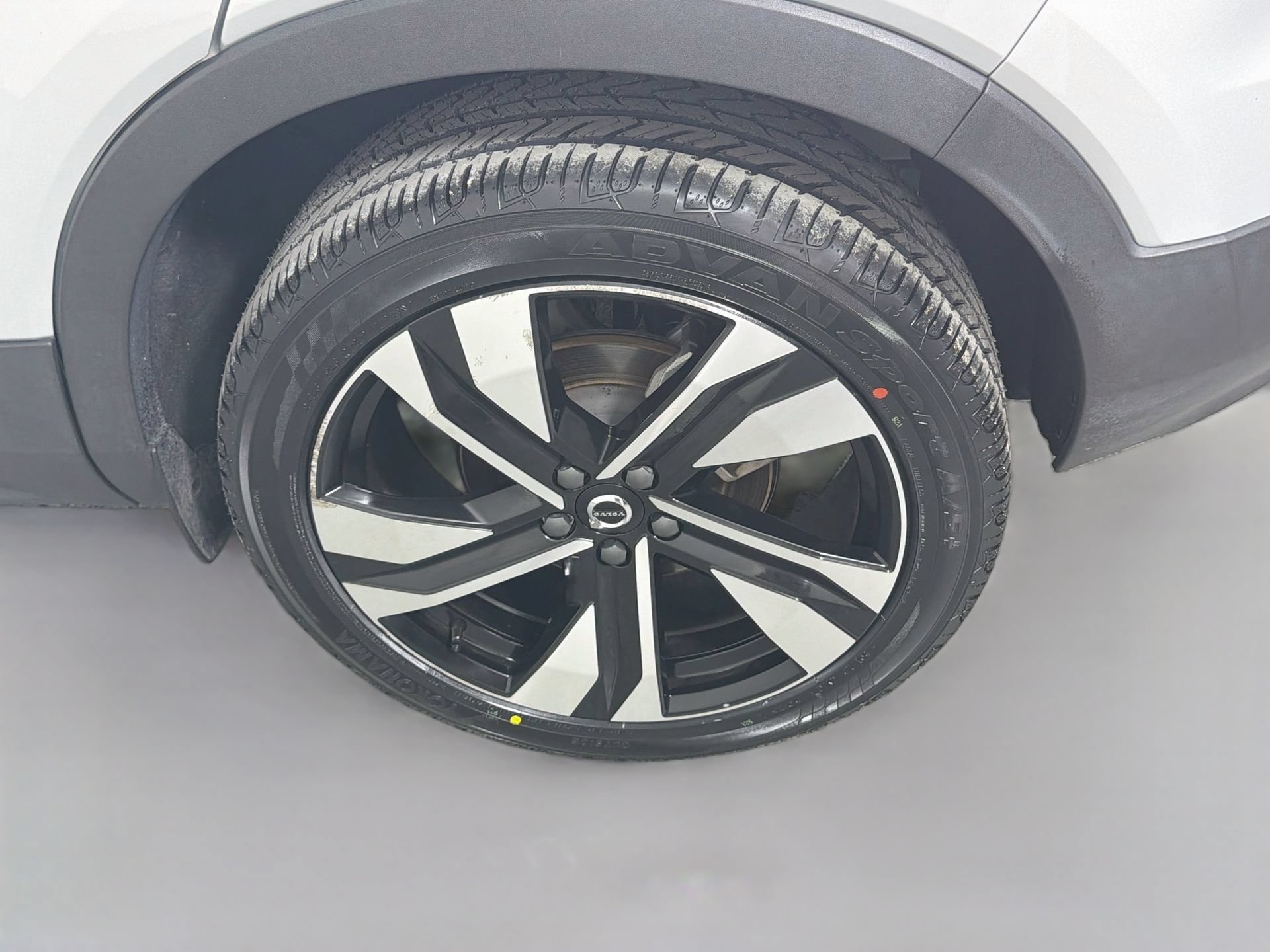 Certified 2023 Volvo XC40 B5 Plus w/ Protection Package Premier AWD/4WD image 31