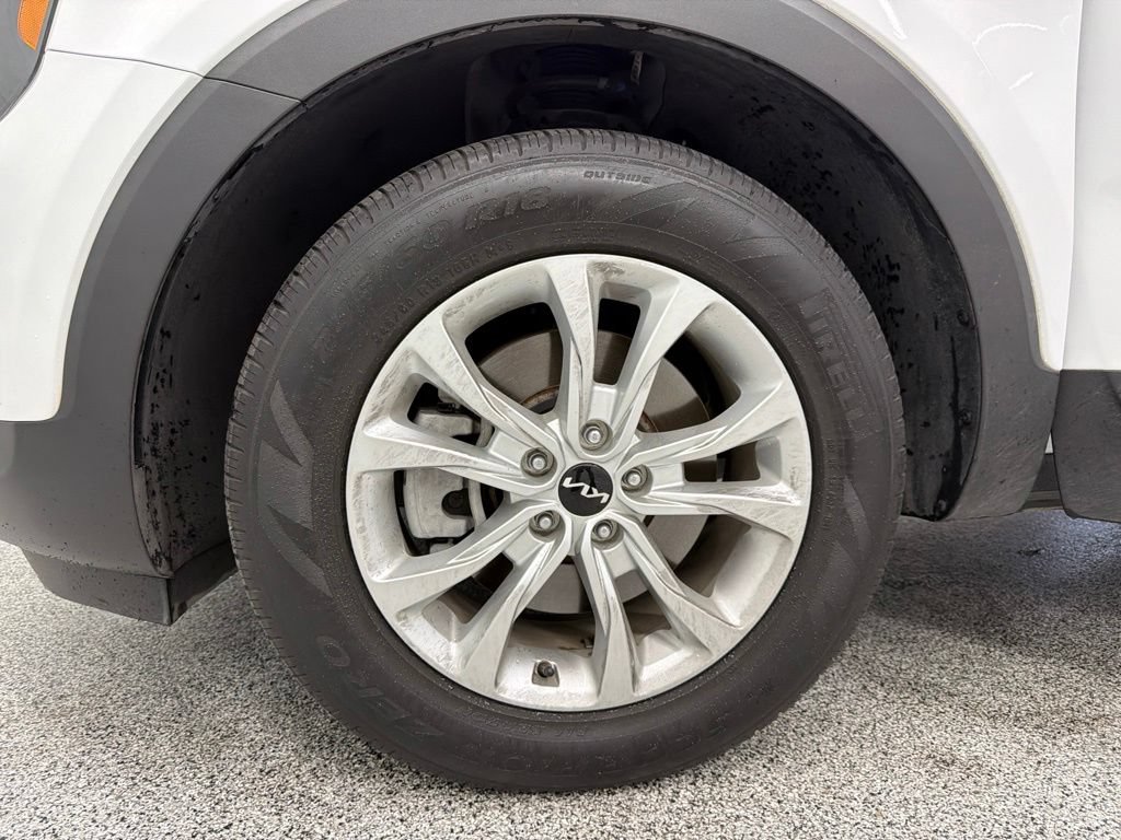 Used 2022 Kia Telluride LX FWD image 9