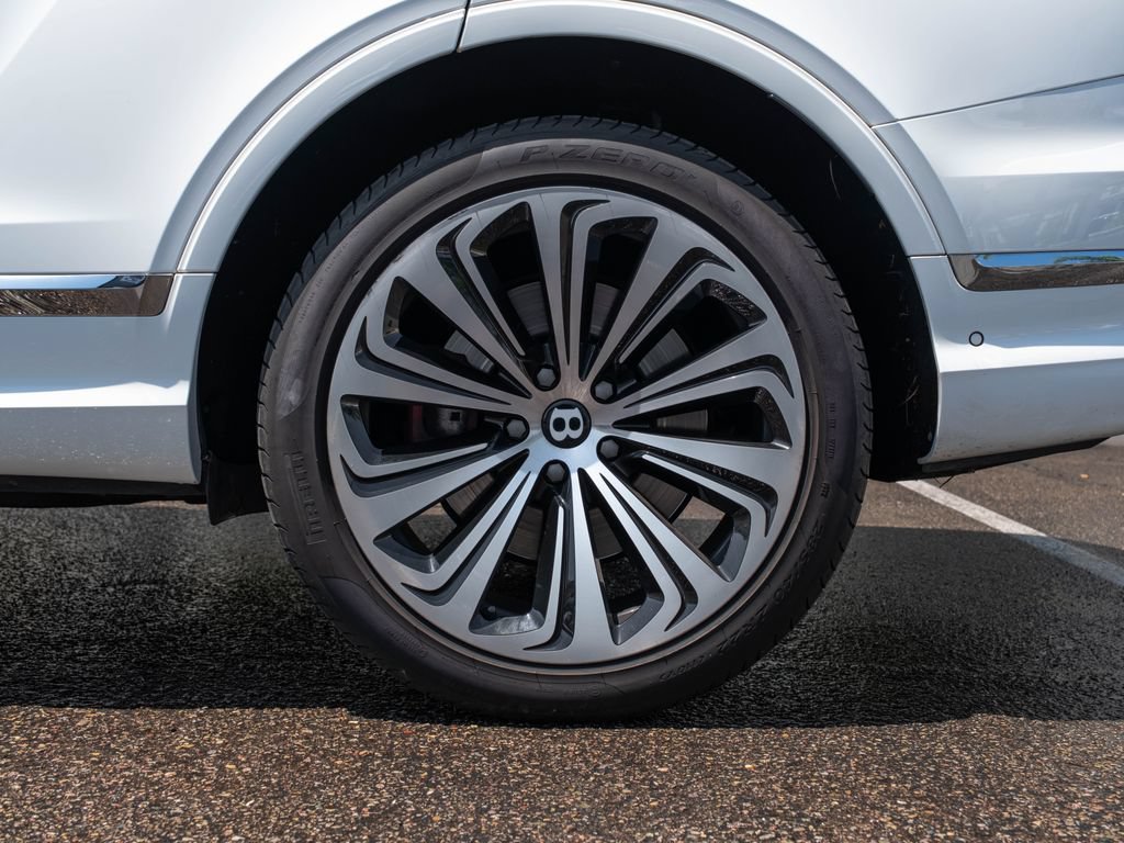 Used 2022 Bentley Bentayga AWD/4WD image 32