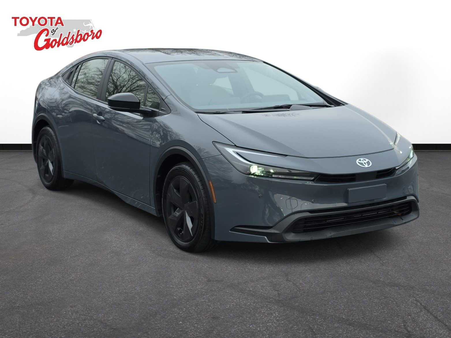 Used 2025 Toyota Prius LE image 3