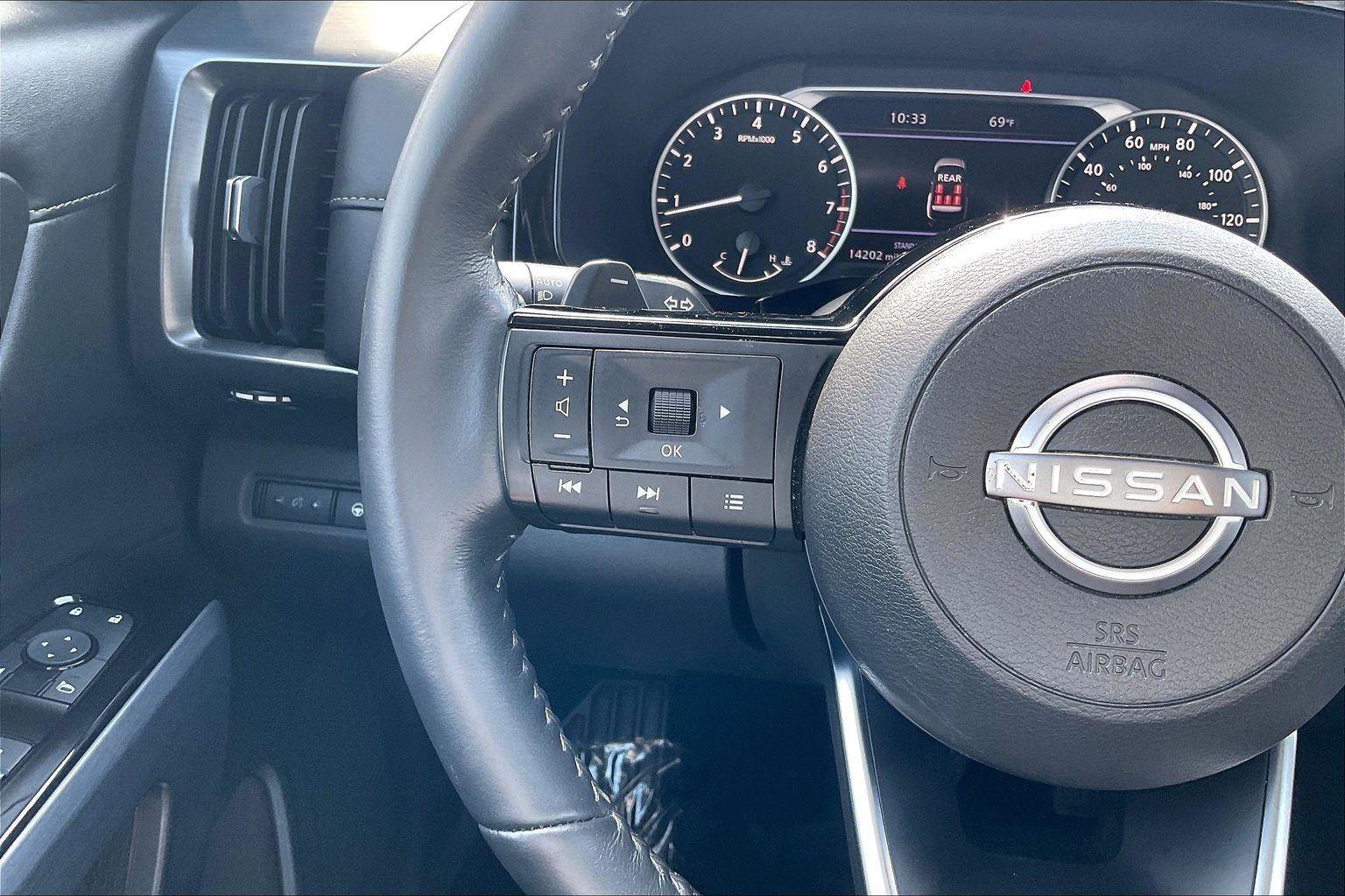Certified 2024 Nissan Pathfinder SL w/ SL Premium Package FWD image 19