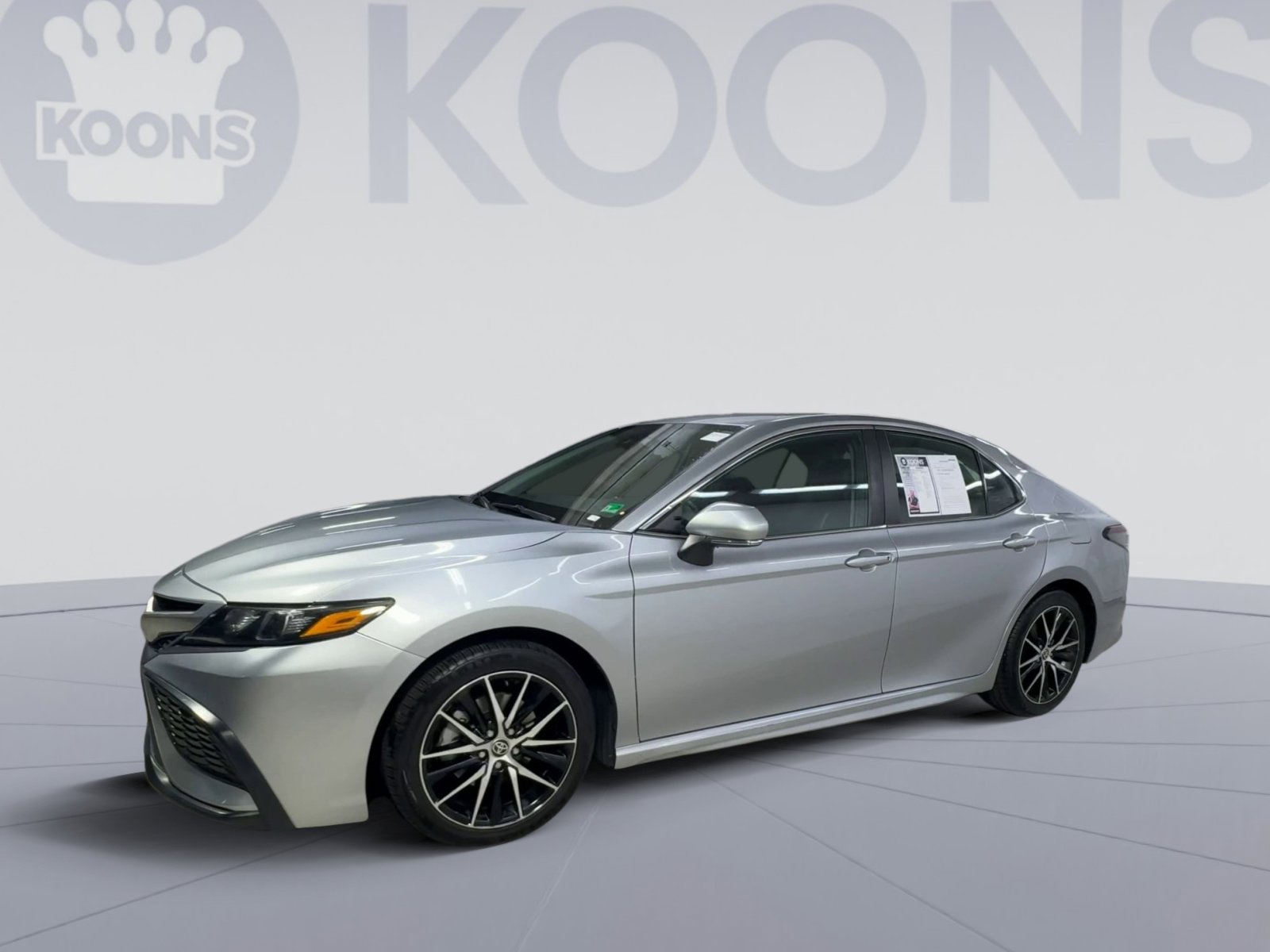 Used 2023 Toyota Camry SE FWD image 5
