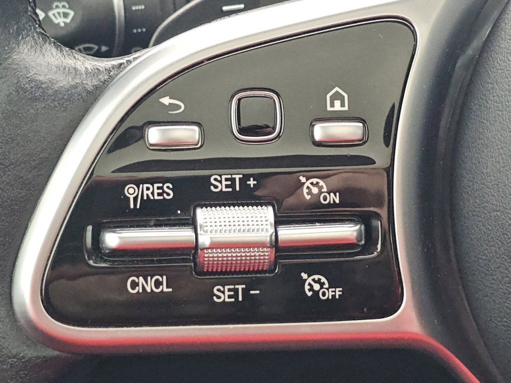 Used 2021 Mercedes-Benz GLC 300 image 13