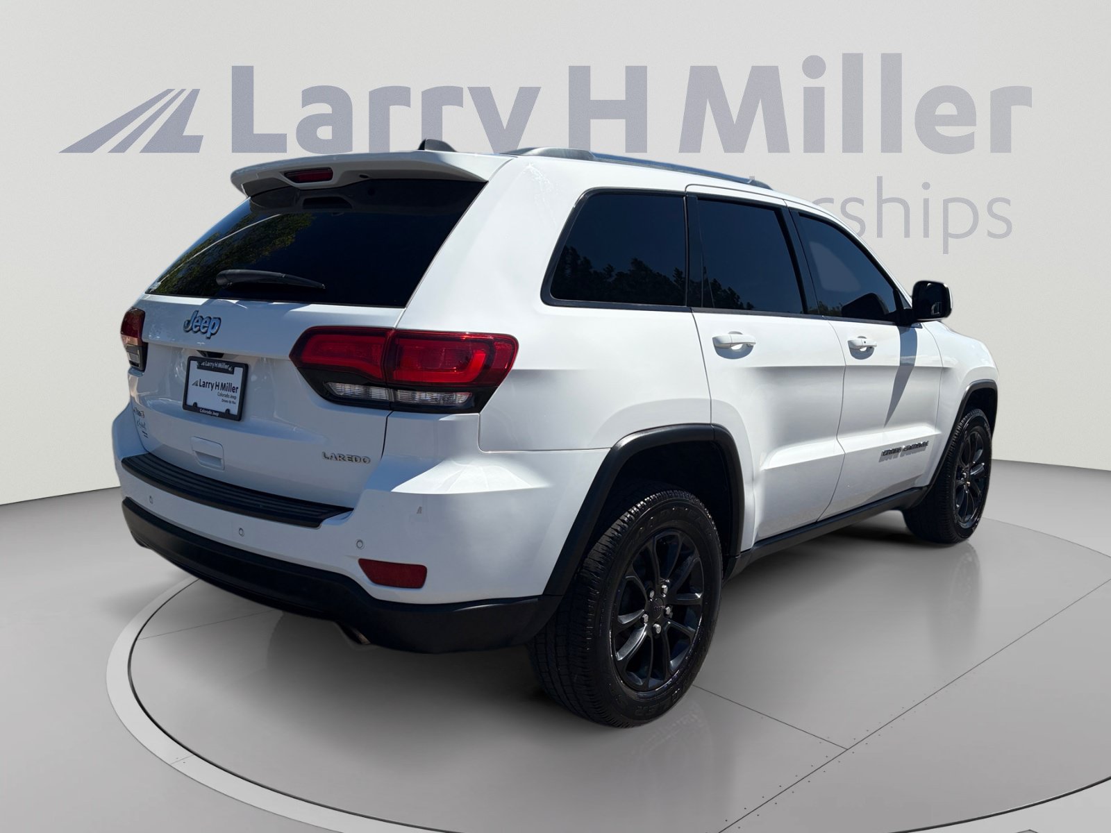 Used 2021 Jeep Grand Cherokee Laredo AWD/4WD image 5