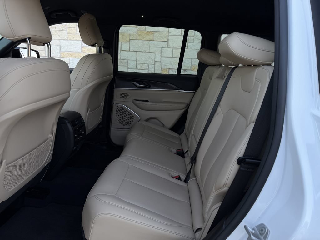 Used 2023 Jeep Grand Cherokee Limited w/ Black Appearance Package RWD image 26