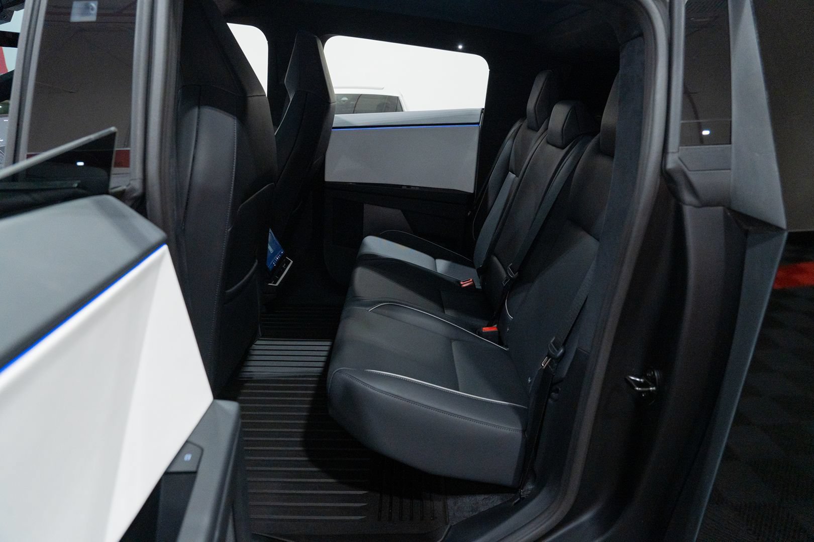Used 2024 Tesla Cybertruck AWD Crew Cab image 24
