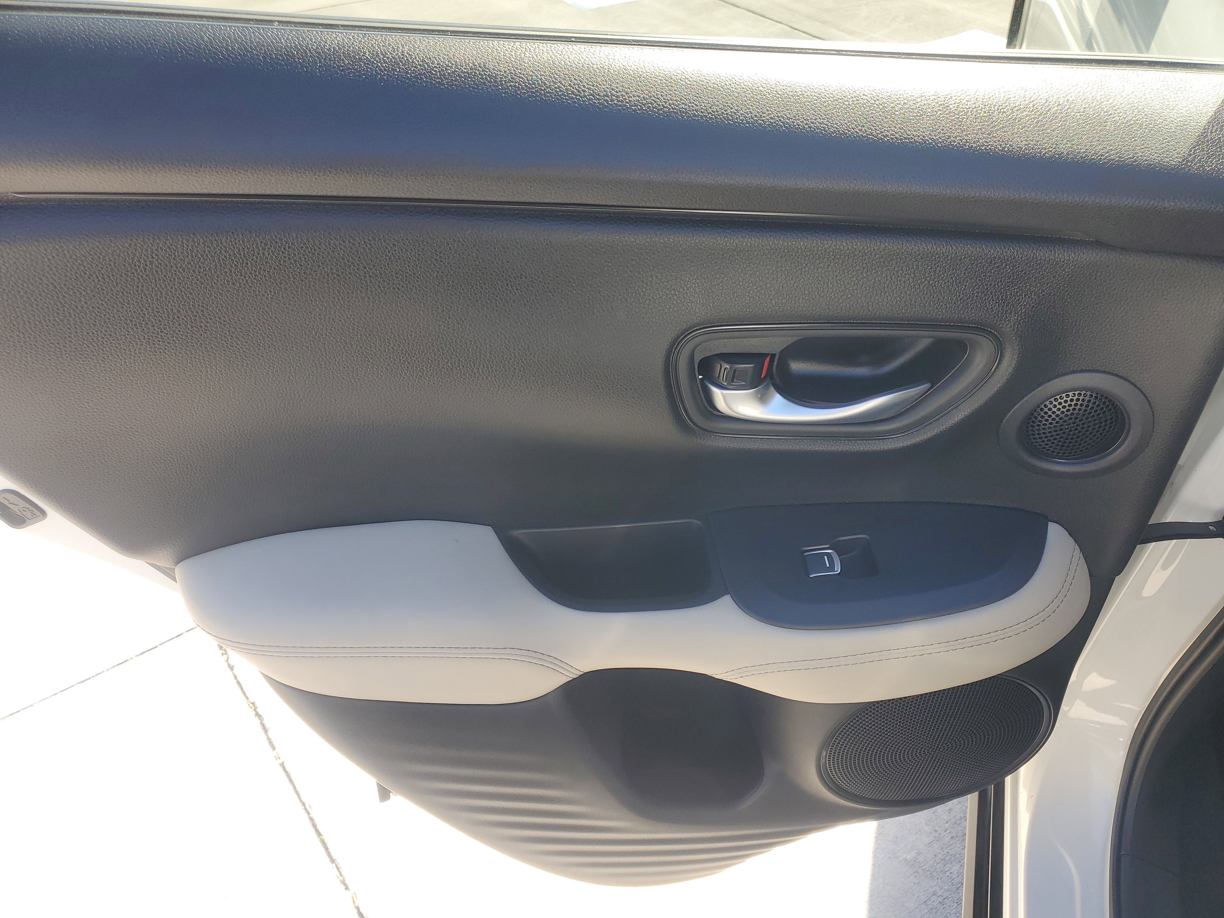 Used 2025 Honda HR-V EX-L image 17