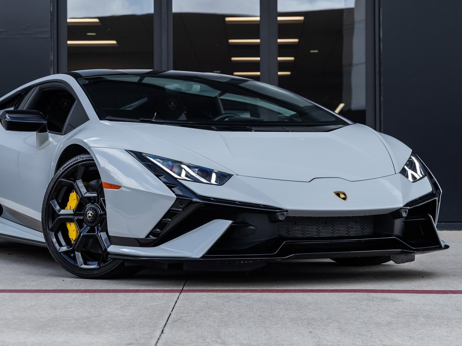 Used 2023 Lamborghini Huracan Tecnica image 5