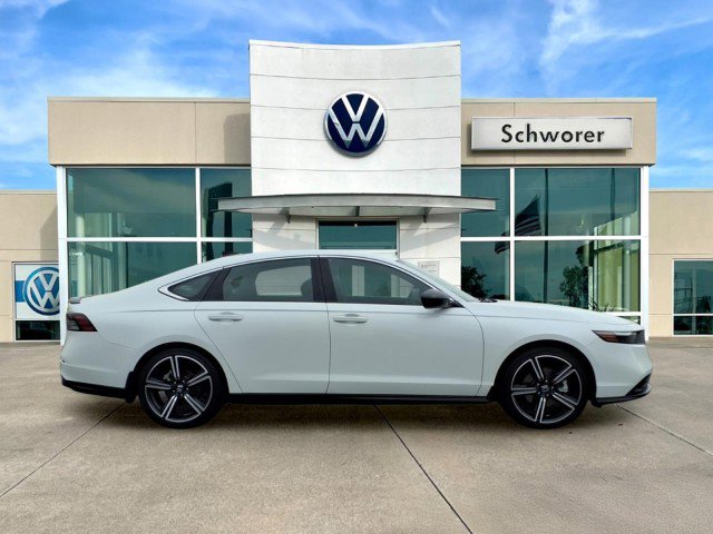 Used 2024 Honda Accord Sport image 2