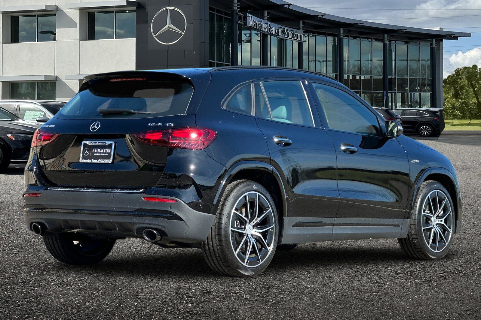 New 2026 Mercedes-Benz GLA 35 AMG 4MATIC image 4