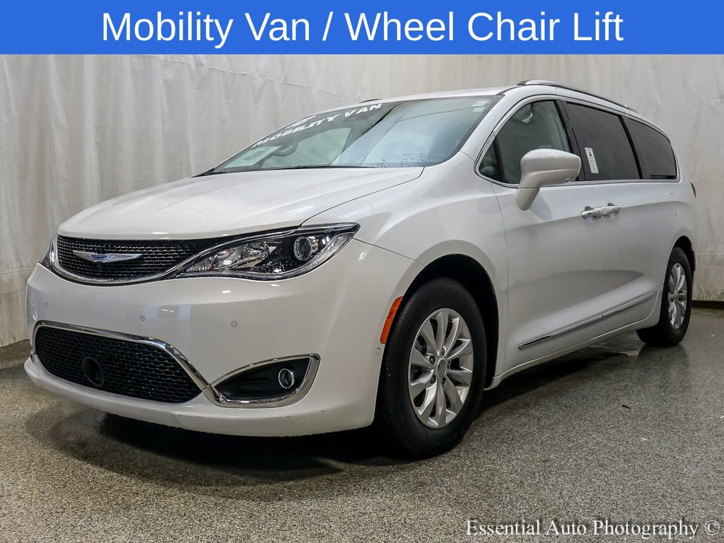 Used 2018 Chrysler Pacifica Touring-L Plus w/ Advanced Safetytec Group FWD video 1