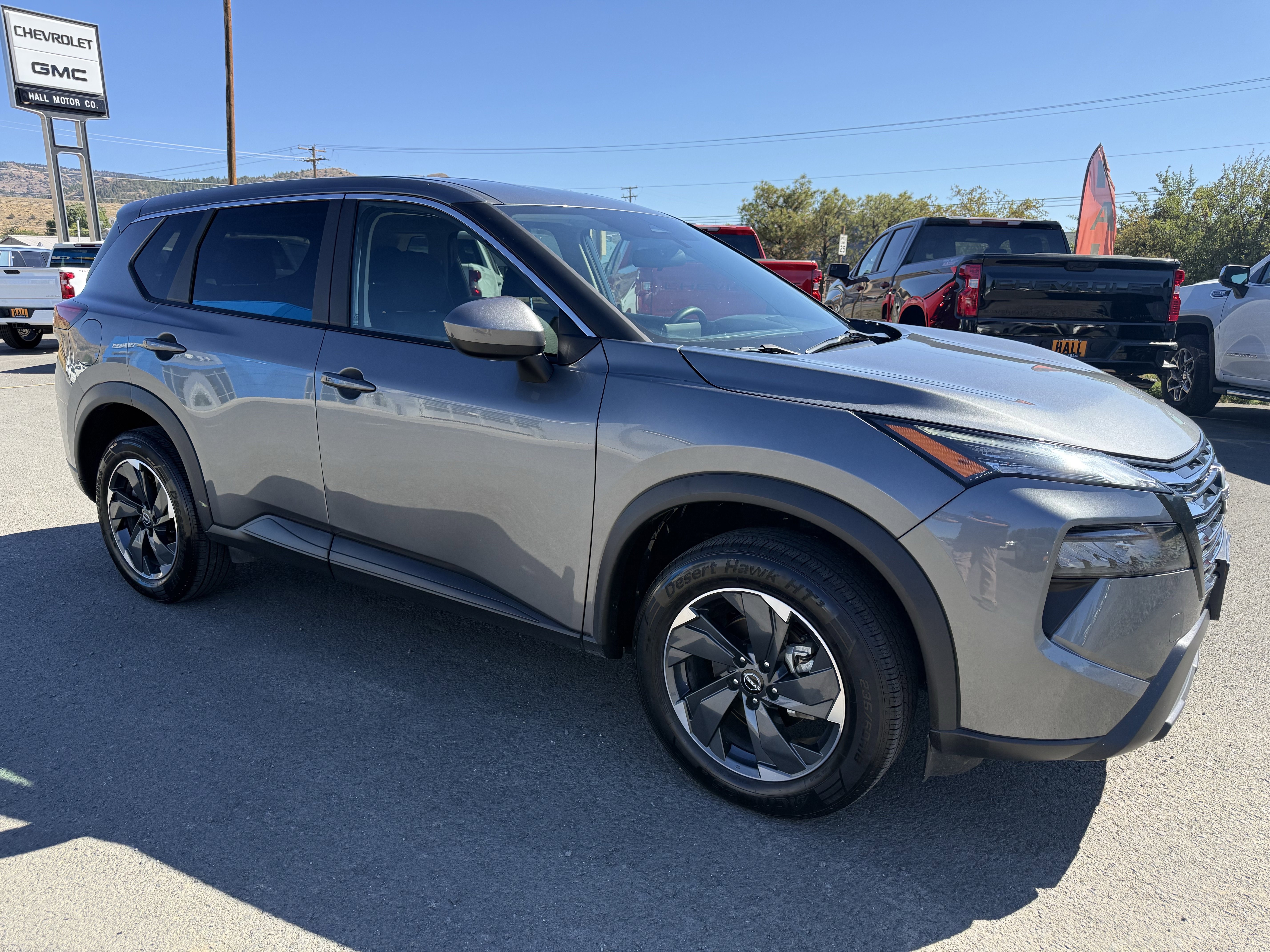 Used 2024 Nissan Rogue SV image 3