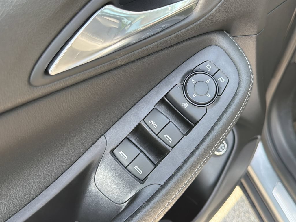 Used 2023 Buick Encore GX Essence w/ Experience Buick Package FWD image 23