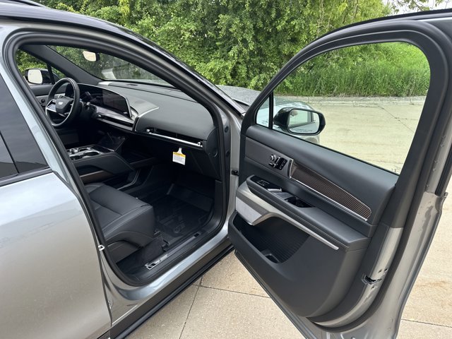 New 2026 Cadillac Vistiq Sport w/ LPO, Floor Liner Package image 33