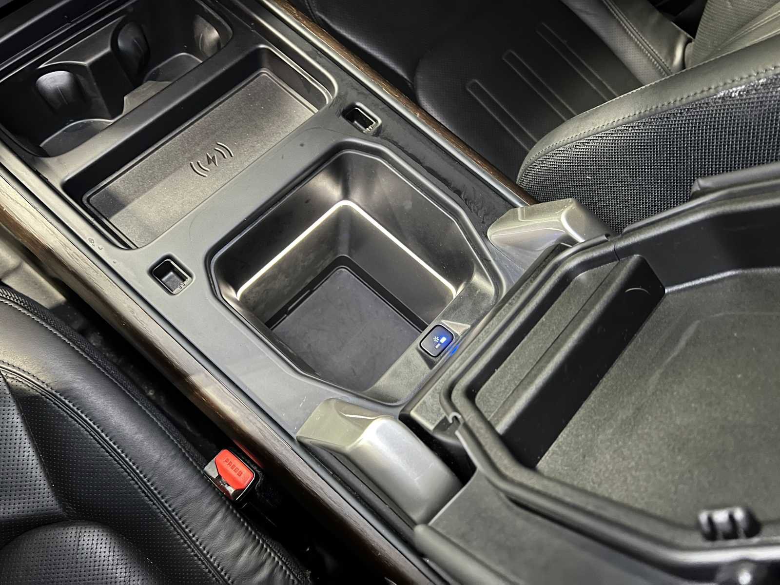 Used 2024 Land Rover Defender 130 X image 34