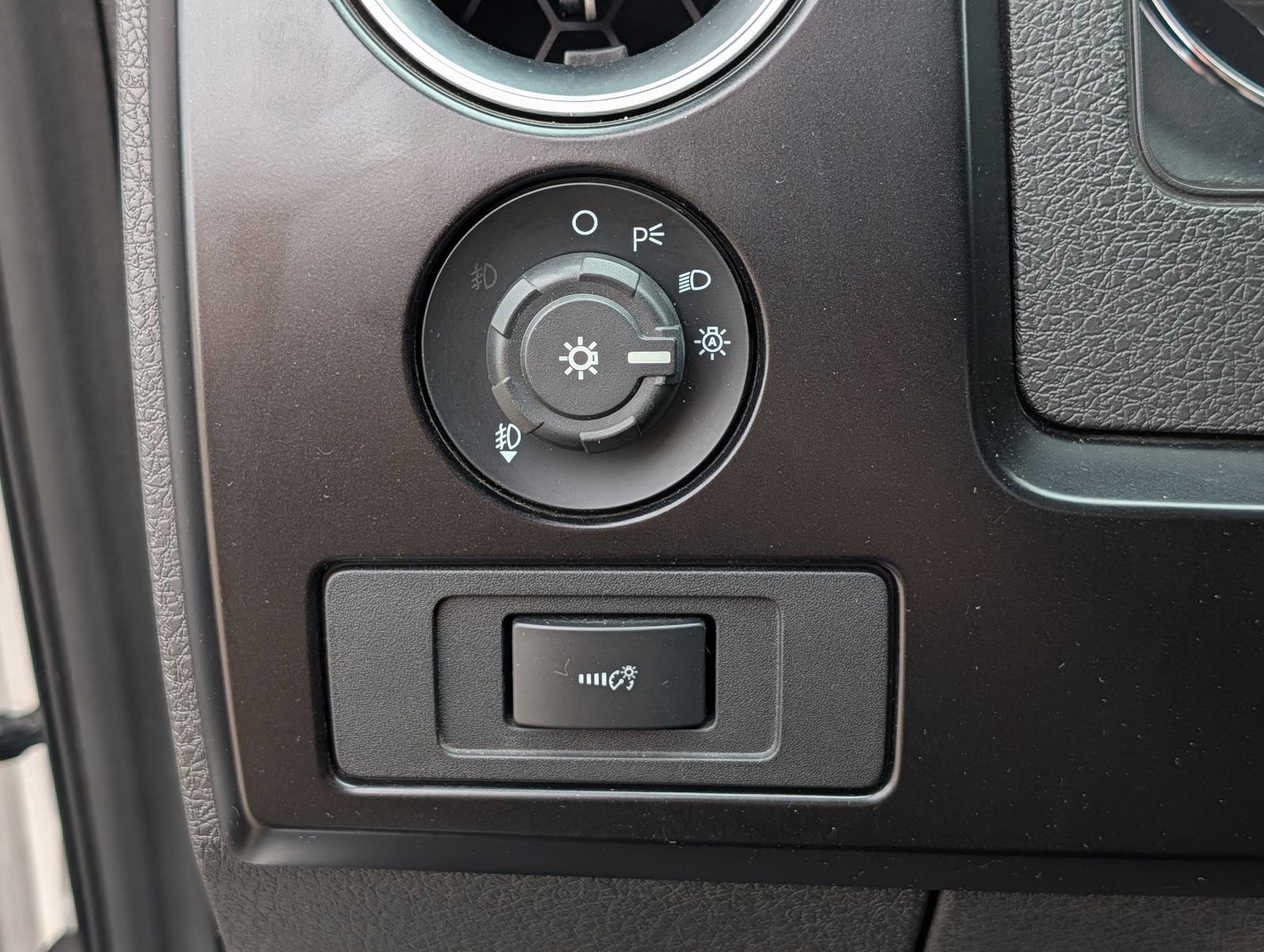 Used 2014 Ford F150 FX4 w/ FX Appearance Package AWD/4WD image 17