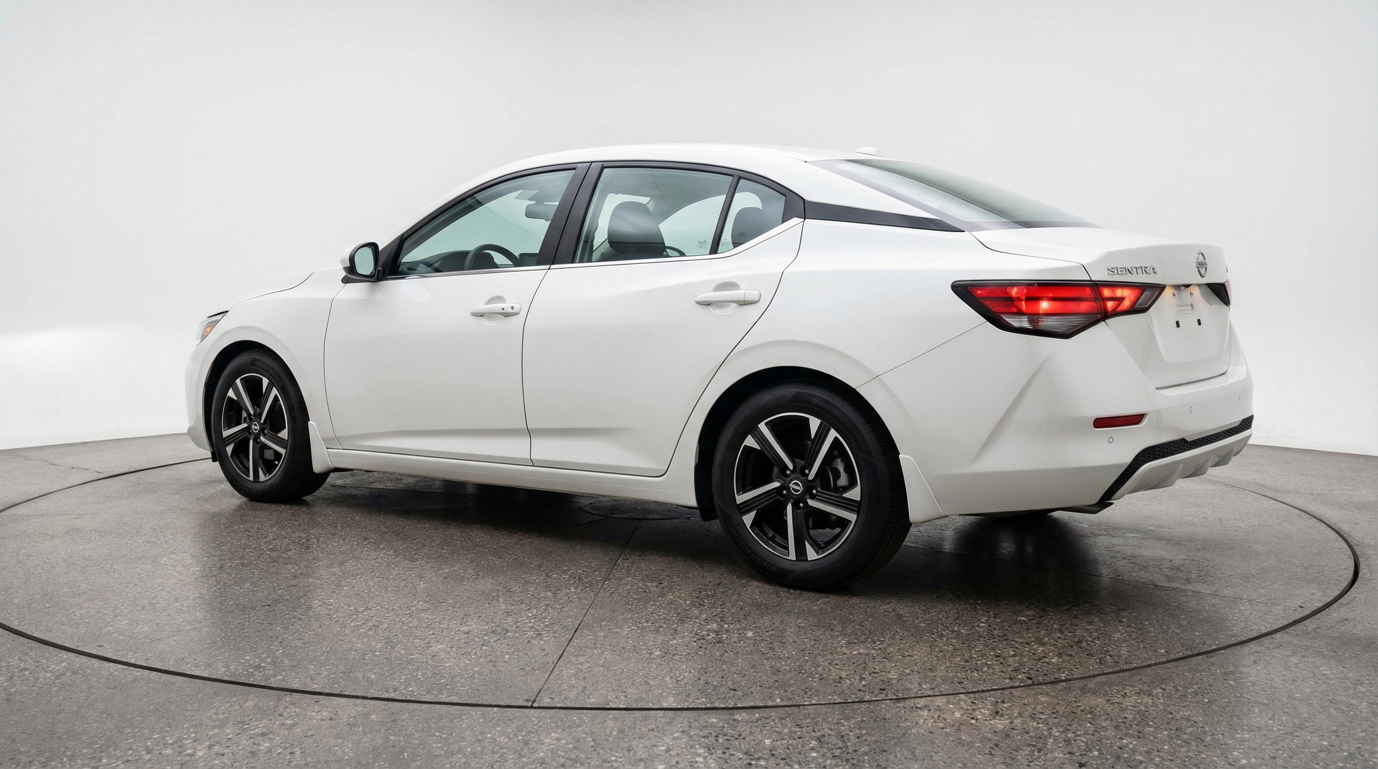 Used 2025 Nissan Sentra SV image 6