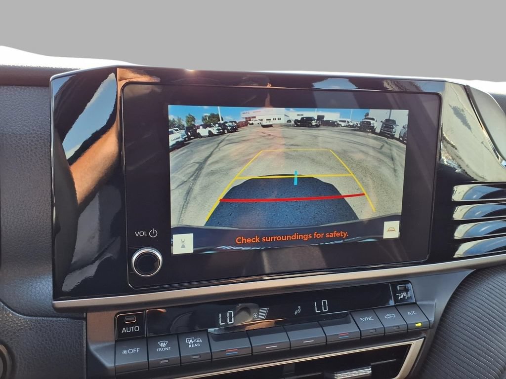 Used 2025 Toyota Camry SE FWD image 9