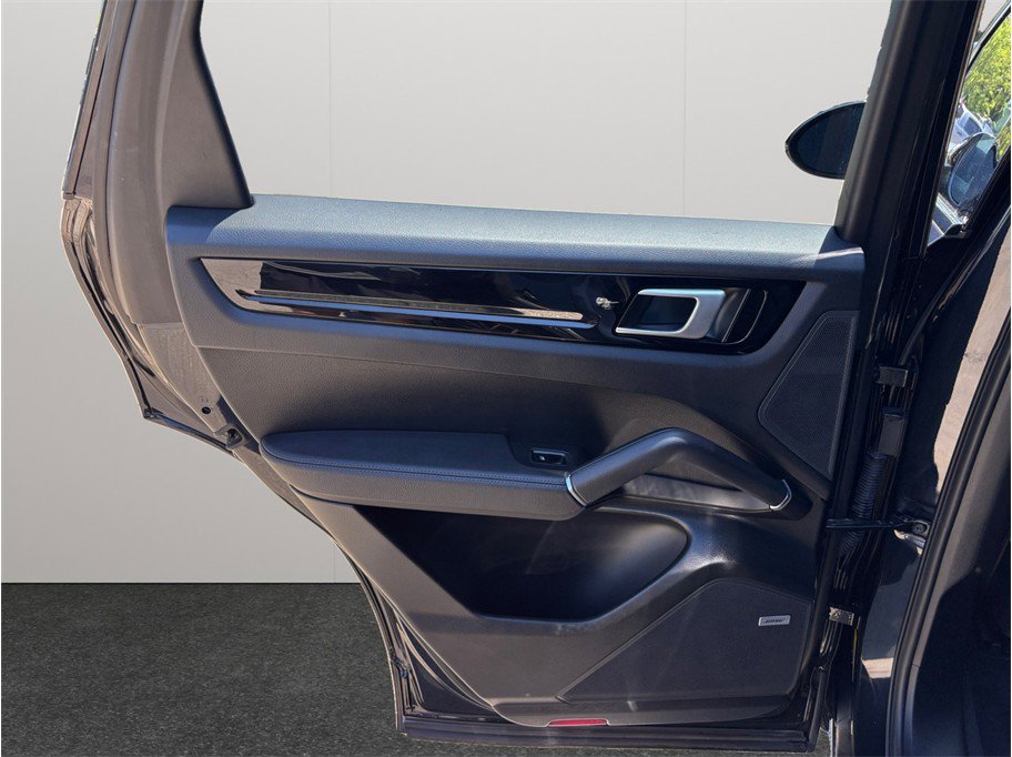 Used 2020 Porsche Cayenne image 43