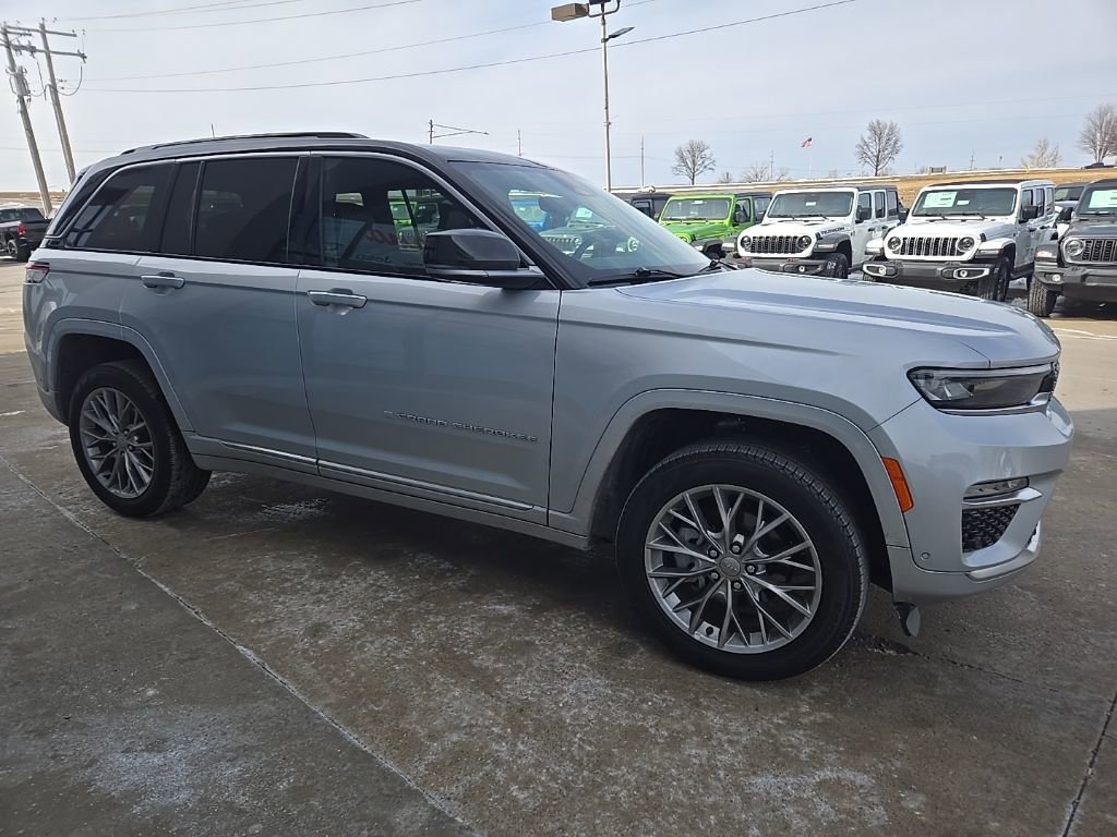 Used 2025 Jeep Grand Cherokee Summit image 11
