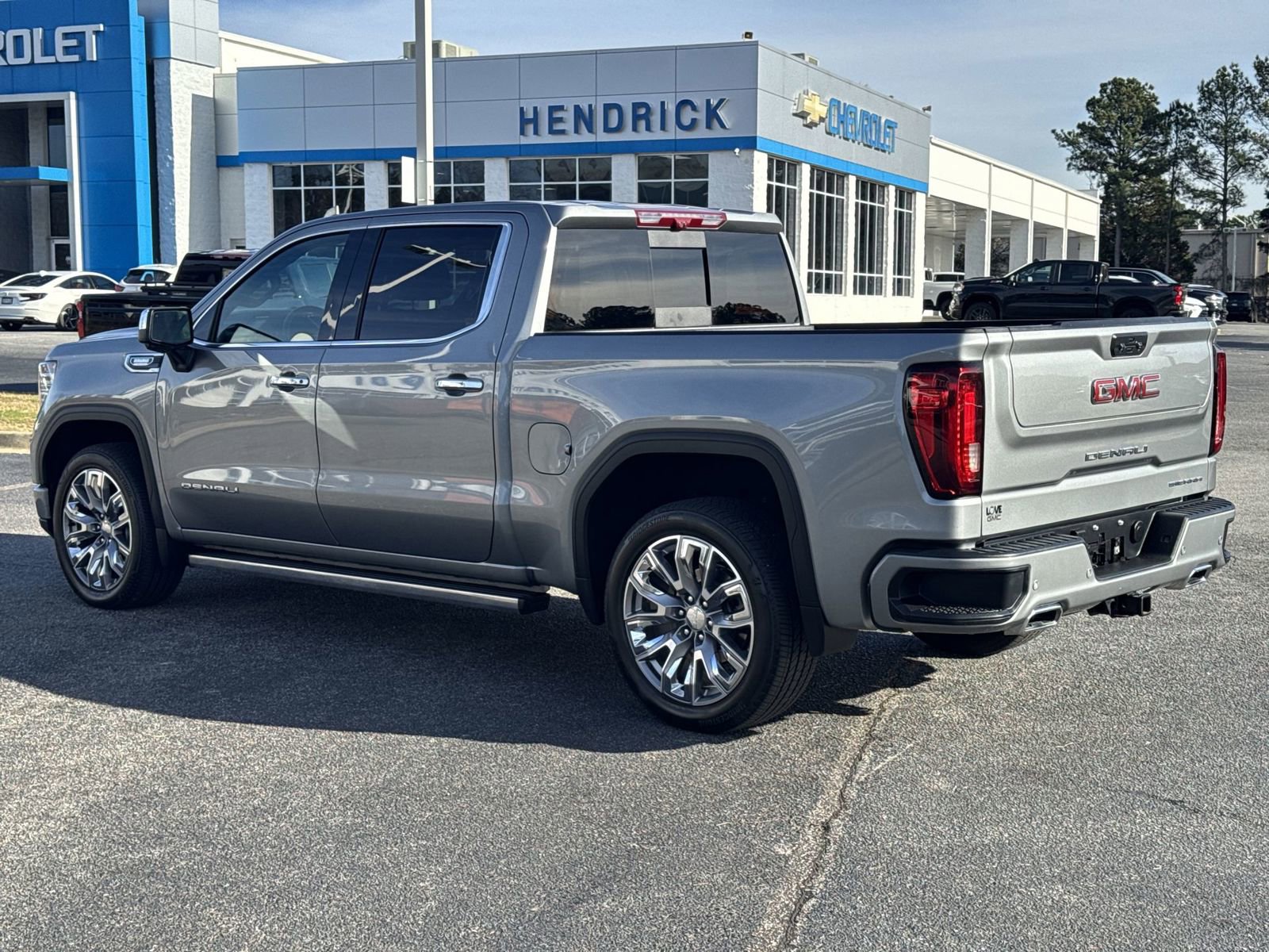 Used 2025 GMC Sierra 1500 Denali w/ Denali Reserve Package AWD/4WD image 8