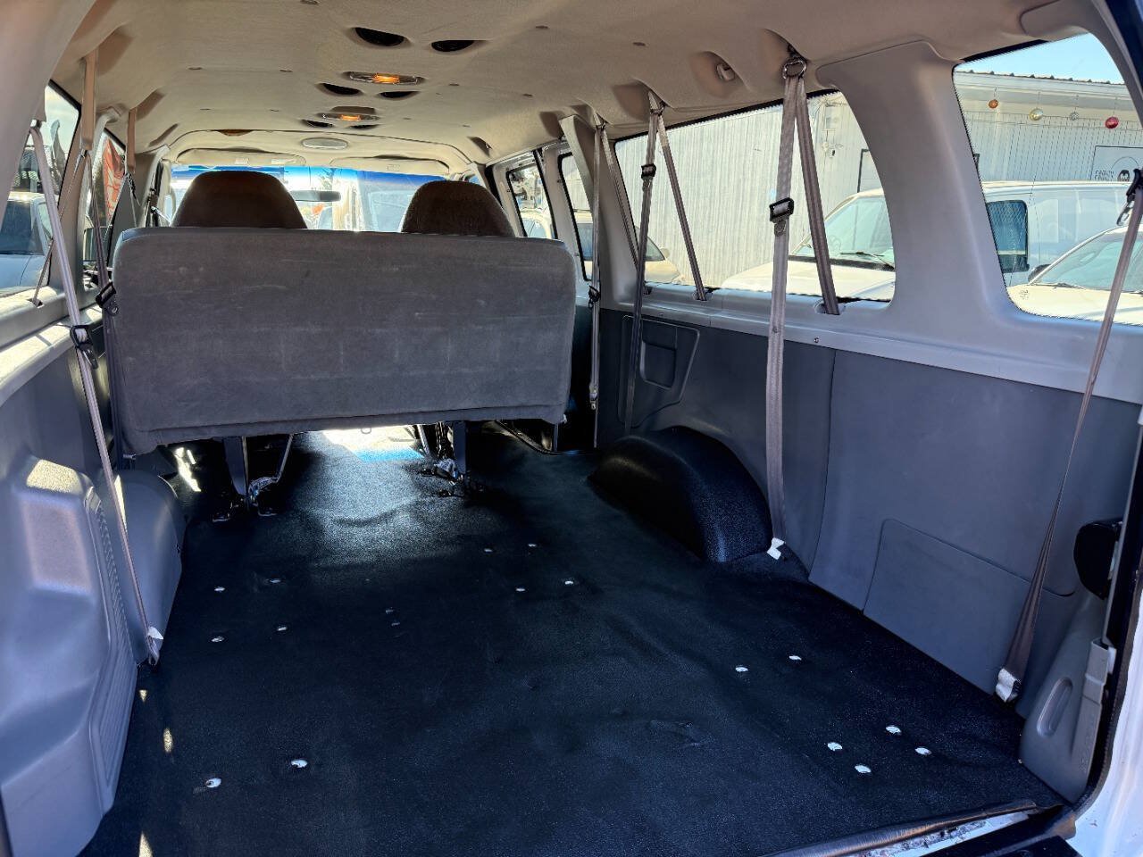 Used 2005 Ford E-350 and Econoline 350 XL RWD image 12