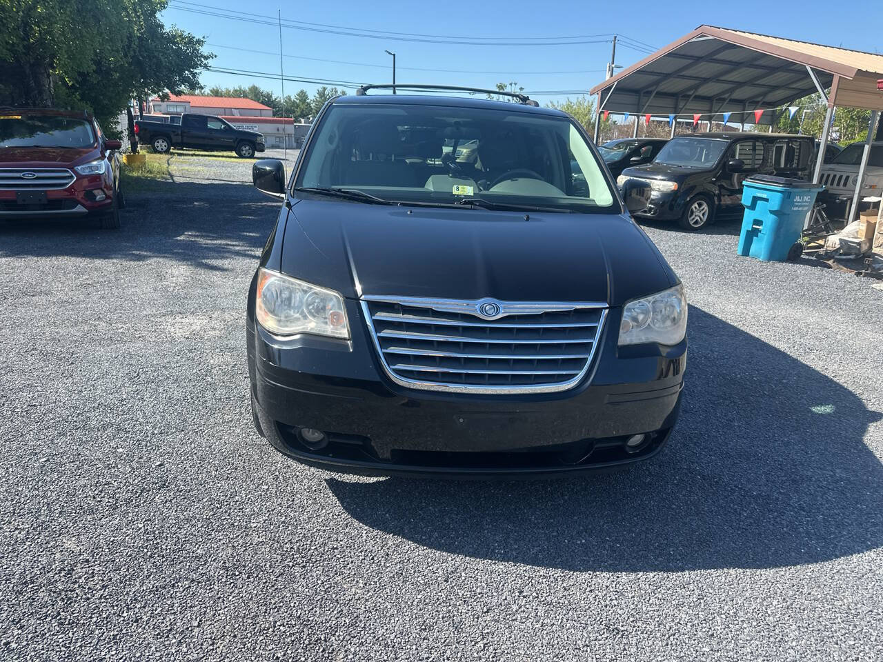 Used 2010 Chrysler Town & Country Touring FWD image 8