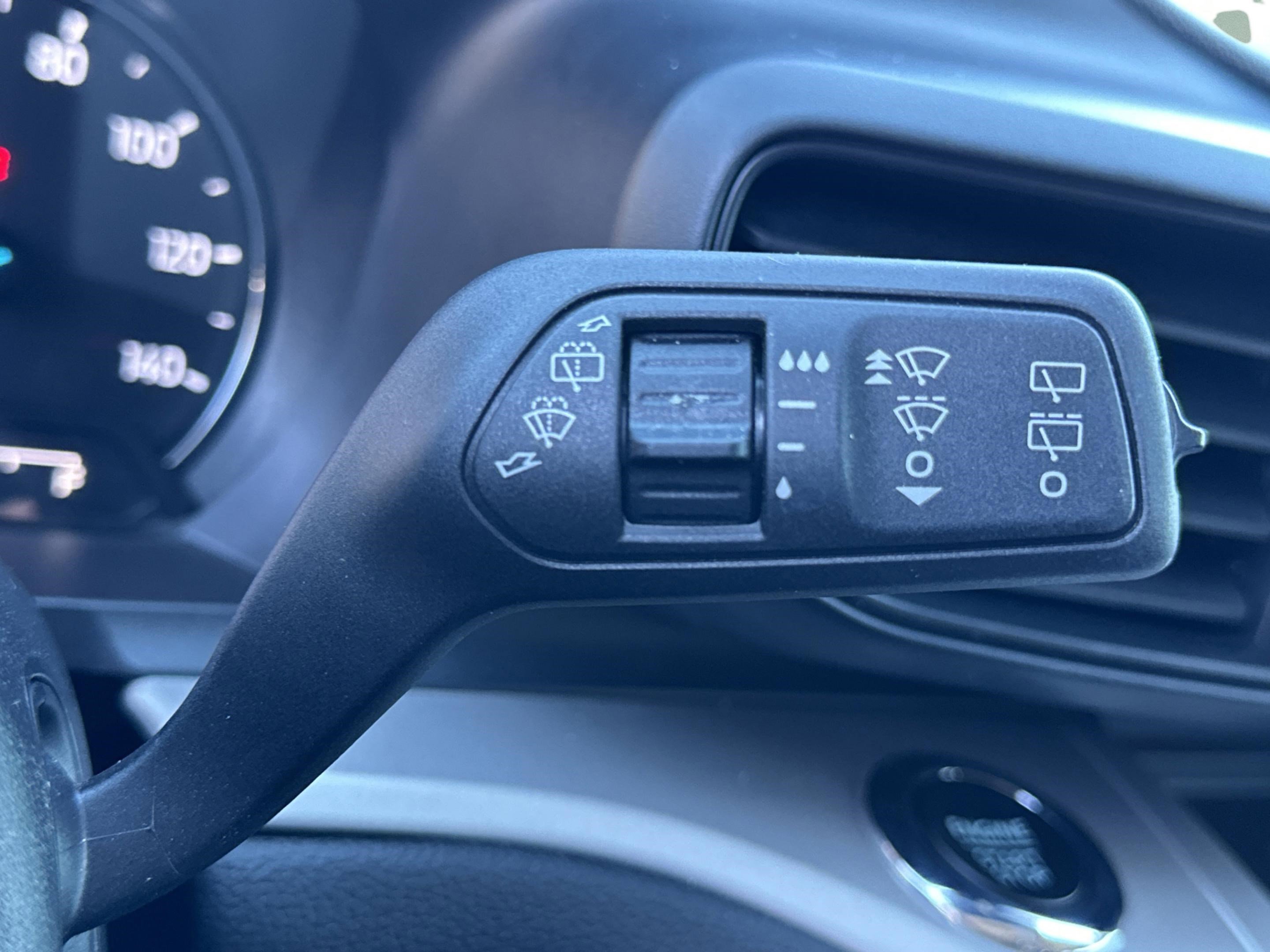 Used 2023 Ford Explorer XLT image 19