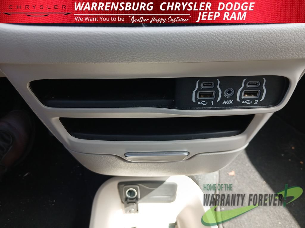 Used 2024 Chrysler Pacifica Touring-L FWD image 27