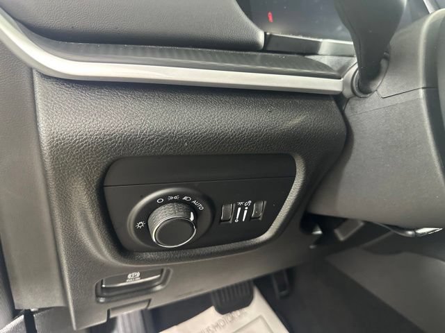 Used 2024 Jeep Grand Cherokee L Altitude AWD/4WD image 13