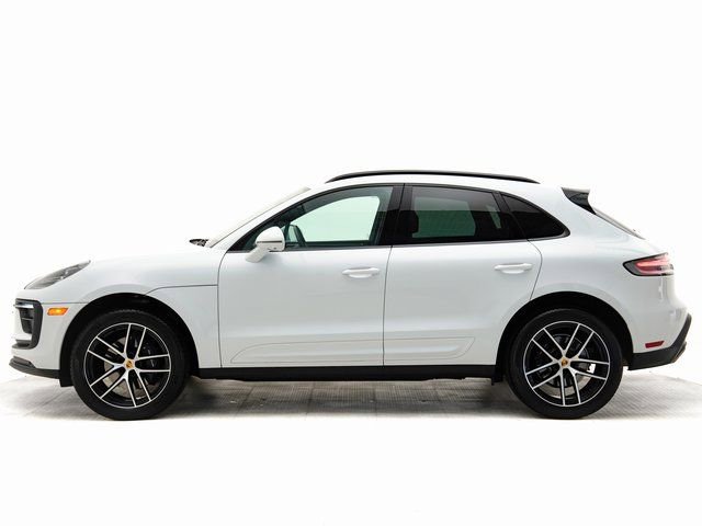 Certified 2025 Porsche Macan AWD/4WD image 2