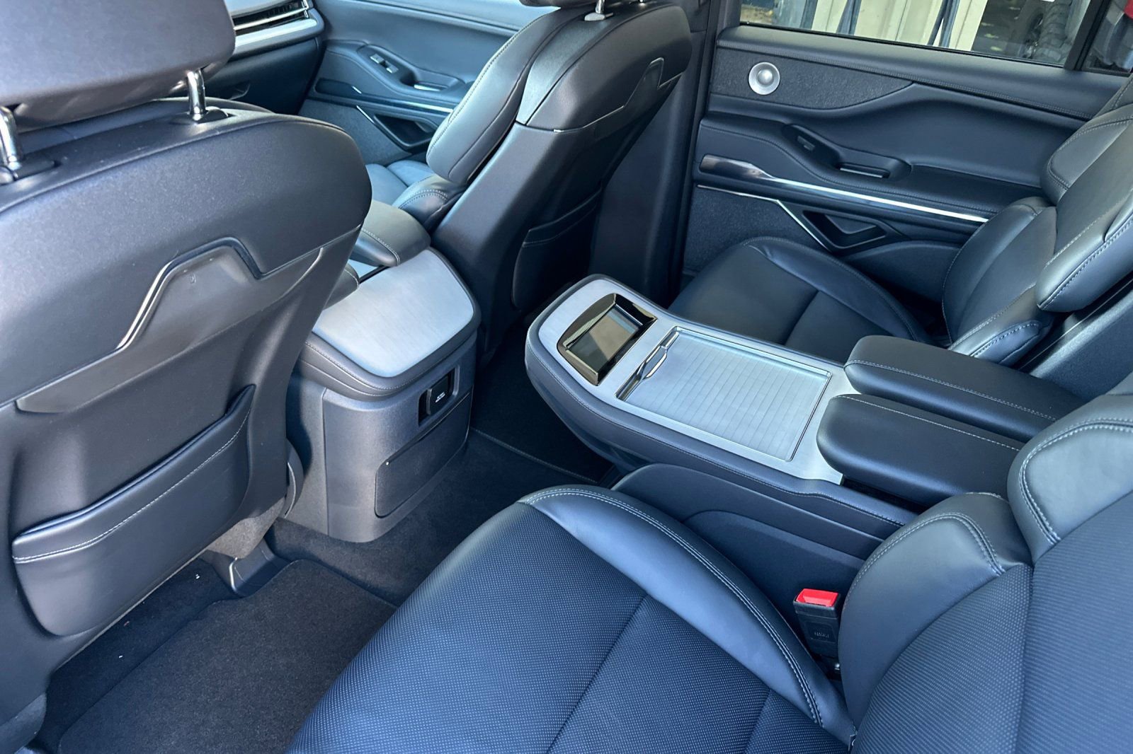 New 2026 Lincoln Navigator Reserve w/ Jet Appearance Package image 11