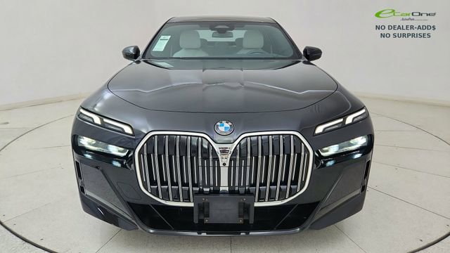 Used 2023 BMW 740i w/ Parking Assistance Package RWD image 13