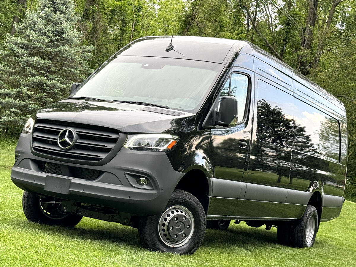 Used 2024 Mercedes-Benz Sprinter 3500 image 3
