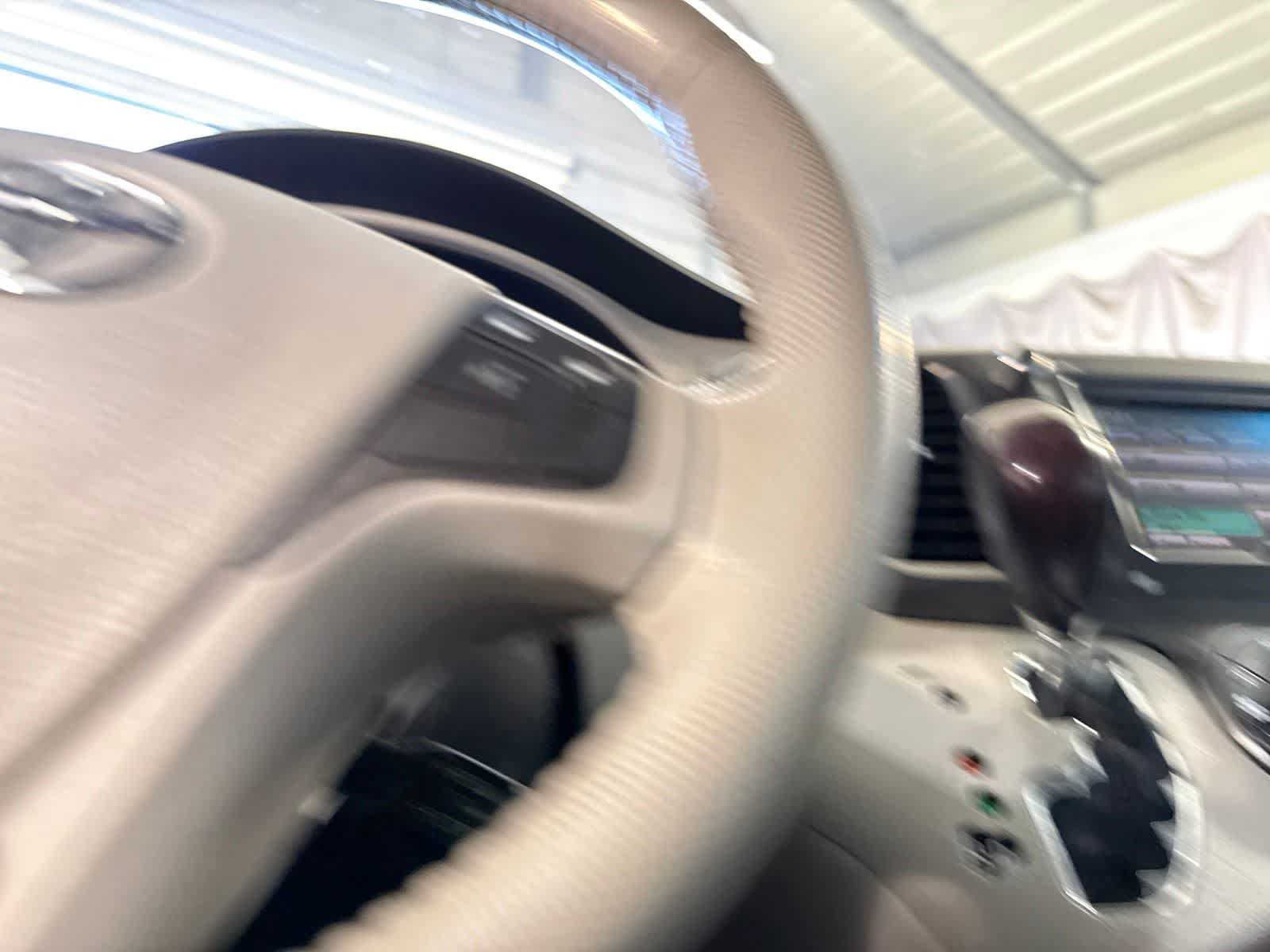 Used 2014 Toyota Sienna XLE w/ XLE Premium Package FWD image 26