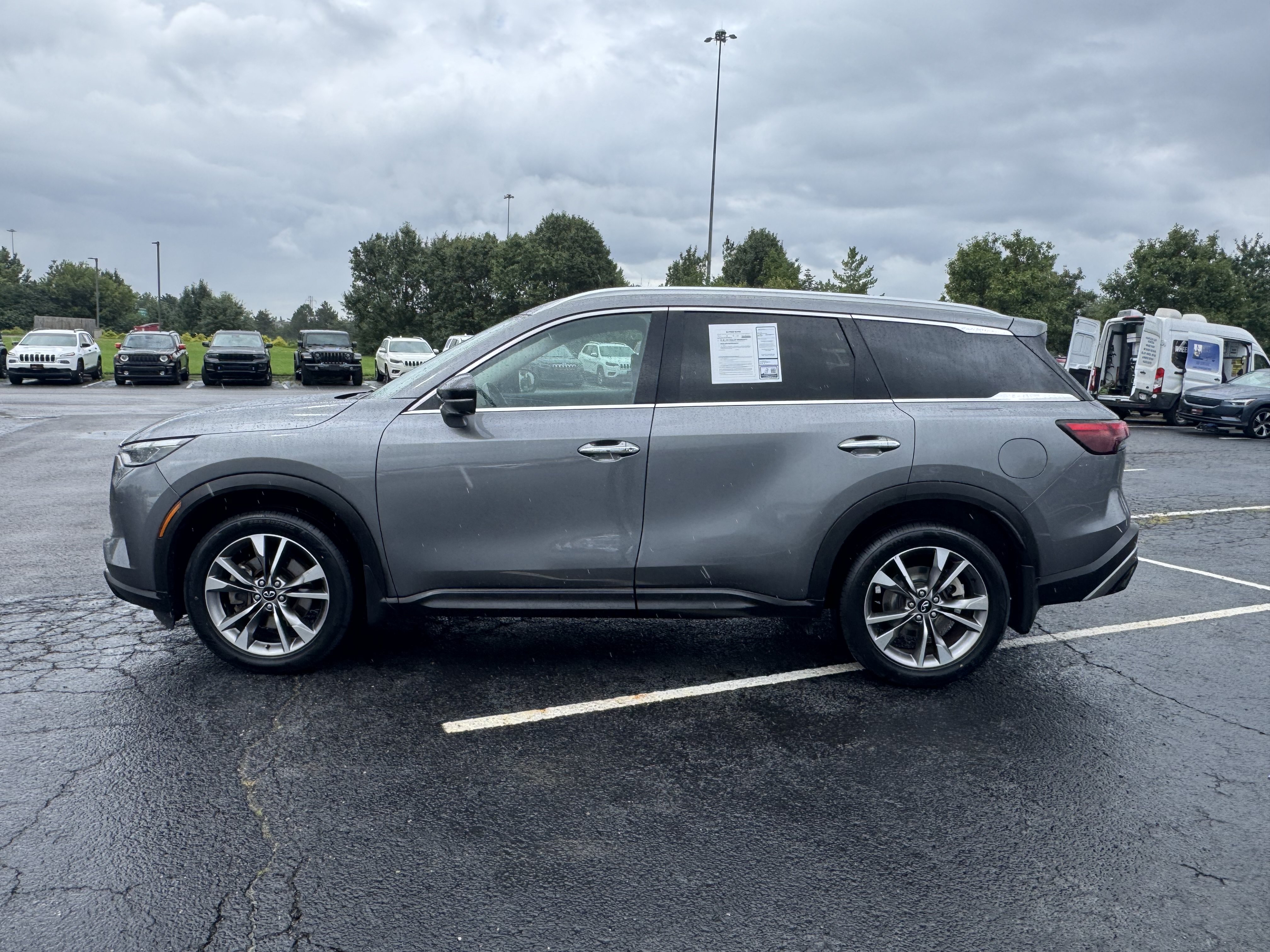 Used 2023 INFINITI QX60 Luxe AWD/4WD image 11