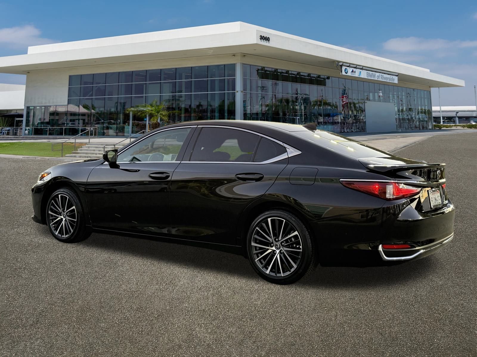Used 2025 Lexus ES 300h w/ Premium Package image 7
